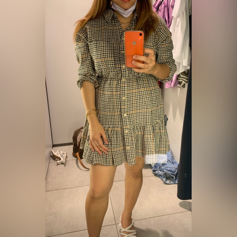 Zara checkered ruffle hem button dress